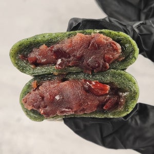 쑥 본연의 향을 진하게 담은 밥알쑥찰떡 1kg(20개입)