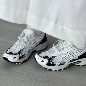 아식스 젤 카하나 TR V4 운동화 화이트 블랙 흰검 1203A497-100