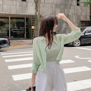 [기획특가]엘라니 크롭 셔츠(여름셔츠 크롭셔츠 하객룩 시스루 살안타템 출근룩 여름긴팔셔츠 기본템 베이직 교복셔츠 데이트룩 바다 휴가 휴양지 장마템 장마룩)