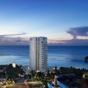 [하나투어] 괌 4 6일 웨스틴리조트 투몬비치 해변연결로 헤븐리베드 브릭라이브_키즈룸