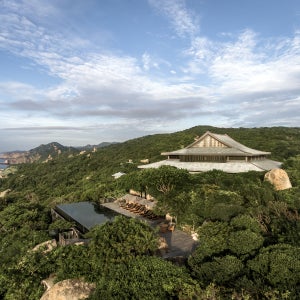 [하나투어] 절벽과 바다의 환상적인 조화 베트남 나트랑 아만 아마노이 5일