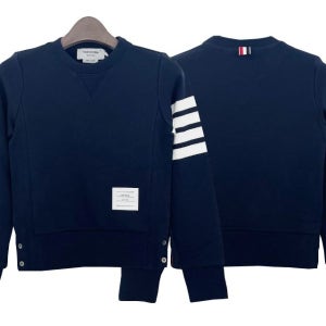 톰브라운 24SS 톰브라운 여성 사선 완장 4바 클래식 맨투맨 / 네이비 (FJT002A 00535 415)