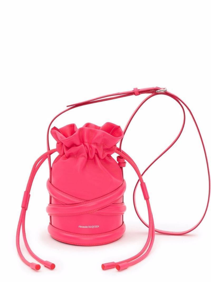 NB30 알렉산더 맥퀸 여성 버킷백 THE CURVE SOFT LEATHER BUCKET BAG 6968111AXAC5907