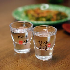 마시면 반잔 따르면 한잔 절주잔 소주잔2P 술잔/주병, 텐바이텐