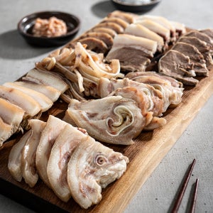 통째로 맛보는 1등급 돼지머리 한마리 (발골 자숙) 2.8kg 이상 1팩