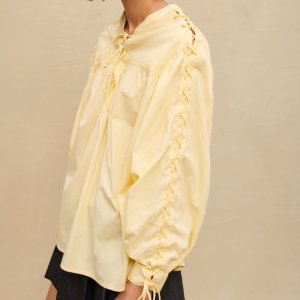 [마쥬] 레이스업 볼륨 블라우스 MJ23S3FRTB352 MFPTO00835