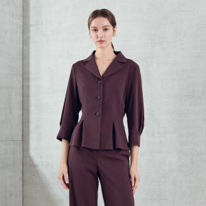 [아이잗바바(OUTLET)] 오픈 칼라 페플럼 블라우스 (BROWN) BP8A0JK721