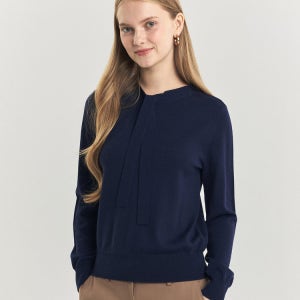 [헤지스 여성] 헤지스레이디스 24FW 울100 워셔블 타이 장식 스웨터 085 90 509800 HSSW4DP72N2