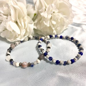 어슬녘 안개에 가린 달 원석 팔찌, Lll(엘엘엘)