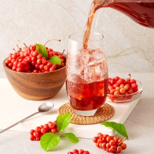 냉침으로 우려낸 영양 듬뿍 오미자 아로니아 원액 1L 1병