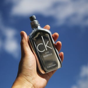 2024 캘빈클라인 CK 원 에센스 퍼퓸 인텐스 50ML