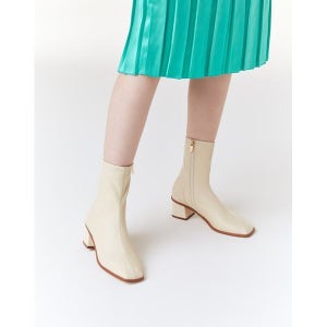 [아떼바네사브루노 슈즈]  윈느 아이보리 양가죽 캐주얼부츠 (굽높이 : 5cm/볼넓이 : 8.6cm) VKSO2F391IV