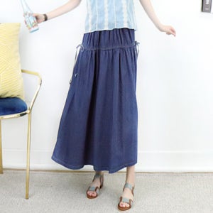 여심자극 다크 블루 데님 하프 플리츠플레어 라인 양옆 리본 롱 밴딩 스커트[청 치마 A라인 허리 밴드 고무줄 긴 봄 여름 가을 데일리룩 여행룩 나들이룩 휴양지룩 바캉스룩 편한 명품