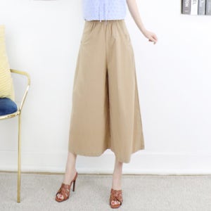 파리지엔 베이지 와이드 주름 포켓 쿨 스판밴딩 치마바지[여름 시원한 면 큐롯팬츠 허리 밴드 고무줄 스커트 통바지 루즈핏 8부 9부 시원한 휴양지룩 바캉스룩 명품보세 고급 편한 다리