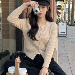 [오늘출발][기본라운드가디건] 원픽 케이블 라운드 가디건 (긴팔니트,꽈배기가디건,꽈배기니트,니트가디건,간절기,개강룩,하객룩,기본가디건,레이어드가디건,출근룩,라운드가디건,가을가디건)