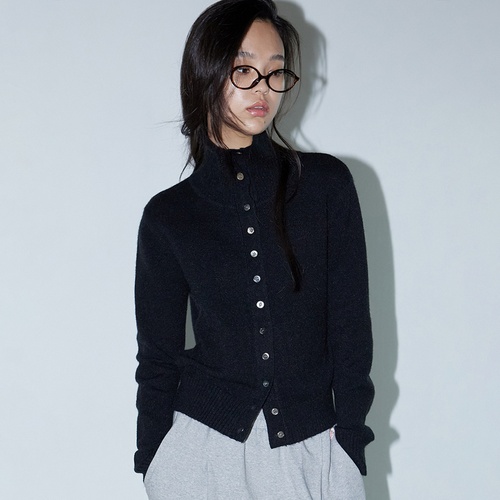 [미치코런던 코시노] HIGH NECK BUTTON CARDIGAN BLACK