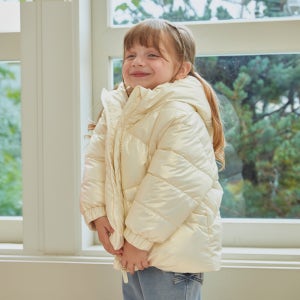 [밀리밤]글로시 폼폼이 패딩 점퍼 MLJD24T61