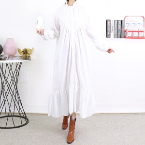 허니 화이트 프릴넥 핀탁 주름 레이스 배색오픈형 박시한 롱 원피스[루즈핏 박스 긴팔 면 버튼 단추 셔츠 남방 핀턱 주름 디자이너 봄 가을 고급 명품보세 데일리룩 여행룩 편한 브랜드