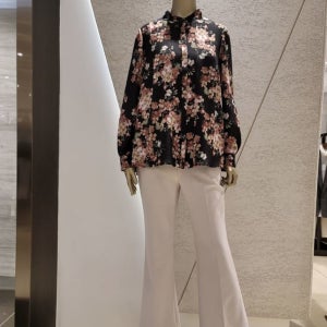 [롯데백화점] 데미안 차이나넥플라워블라우스 DH82502 LE1212596103