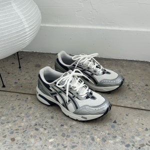 아식스 젤 1090 화이트 실버 그레이 1203A243100