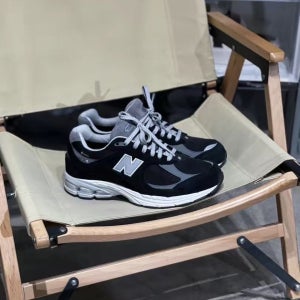 뉴발란스 2002R 고어텍스 블랙 스니커즈 화이트 40749113