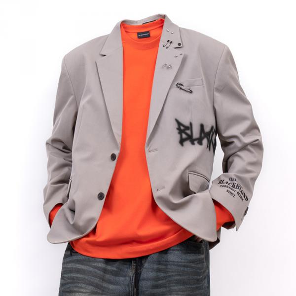 블랙블론드 BBD Graffiti Logo Piercing Blazer (Beige Gray)