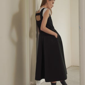 [필로트] 백스냅 에이프런 원피스 BK