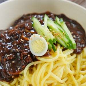 배달비 걱정 없는 유니짜장면 230g(1인분) 2팩