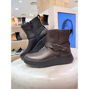 핏플랍 FITFLOP 24FW F-모드 스트랩 레더 여성 앵클부츠 FFSO4F625BK