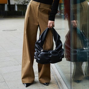 레이브 Ruby Medium In Black Ua4ab055-10