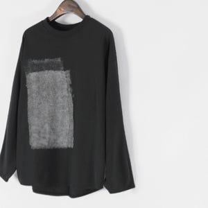 50128/사각프린팅 배색뒤트임 긴팔티셔츠
