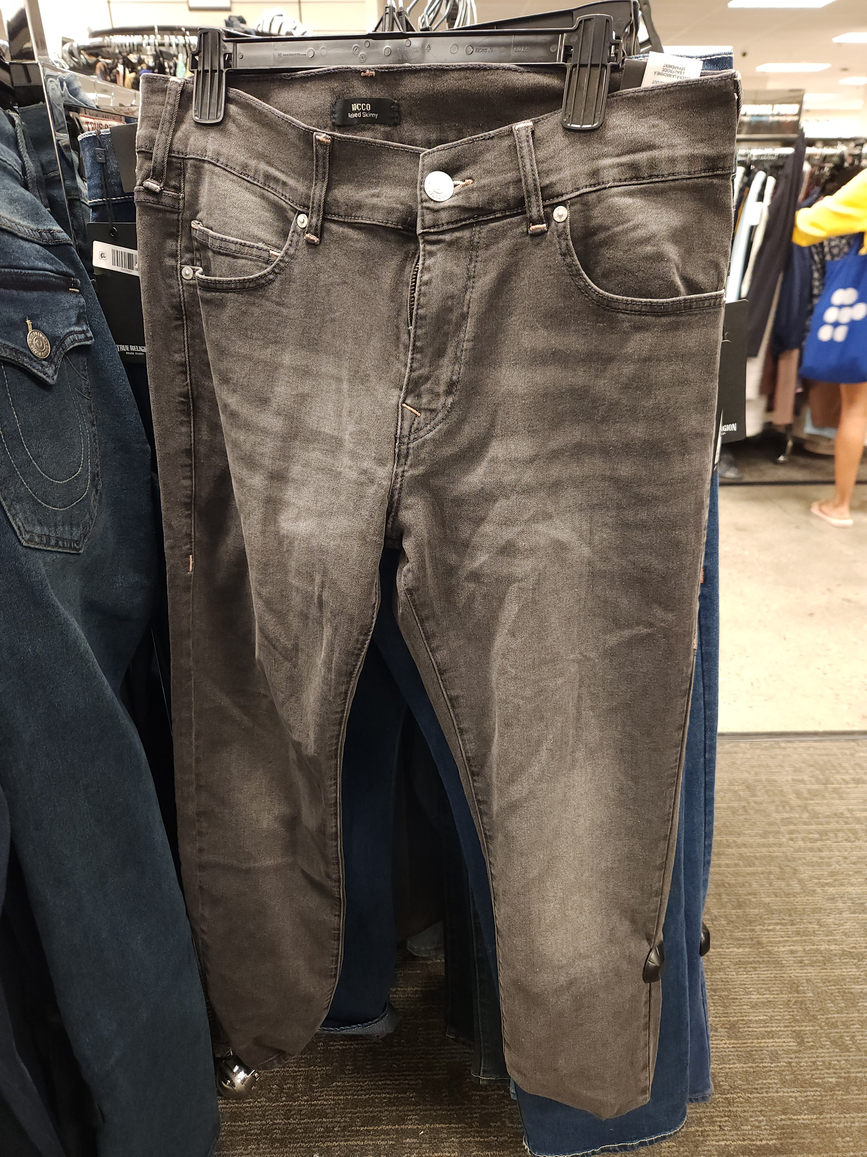 <b>트루</b>릴리전 <b>트루</b>릴리젼 남성 ROCCO 릴랙스 스키니핏 데님 <b>진스</b> ROASTING WASH