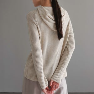 리브 캐시 후드 니트 탑