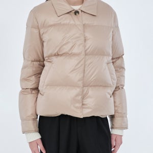 [빈스 여성] 베이지 카라넥 구스다운 패딩점퍼 VDJU4F507I2