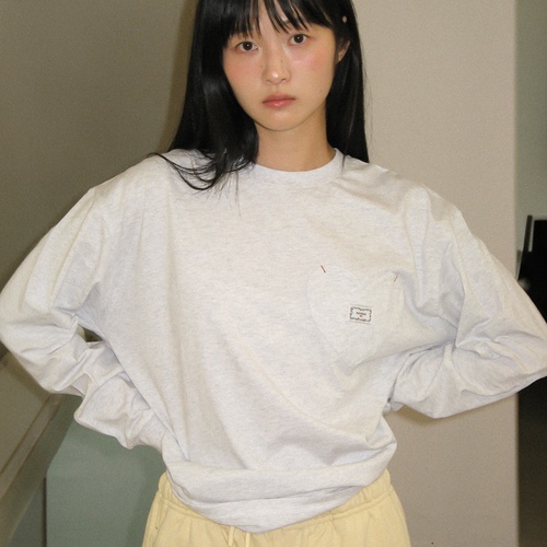 [론론] HEART POCKET OVER FIT LONG SLEEVE T SHIRT WHITE MELANGE