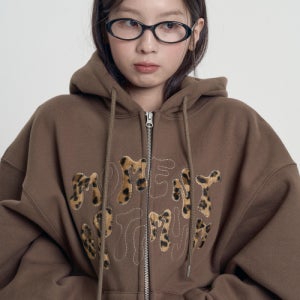 [엠오오] 레오파드 아플리케 후드집업 - 브라운 MOO_24FW