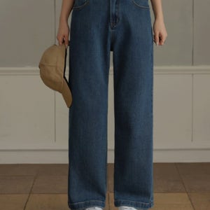 미디움 인디고블루 스트레이트 핏 데님팬츠