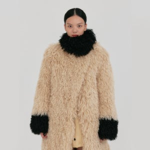 잉크 ■정은채 착용■ Zuffiea Fluffy Funnel Neck Coat - Beige