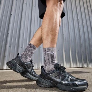 나이키 V2K 런 퓨어 블랙 앤트러사이트 다크 스모크 그레이 HJ4497001 HJ4497 001