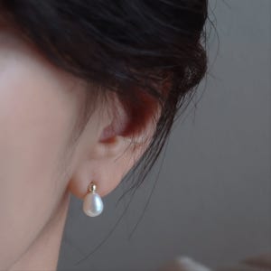 [10k골드]햅번 드롭 담수진주 귀걸이, 펄바이준(pearl by june)