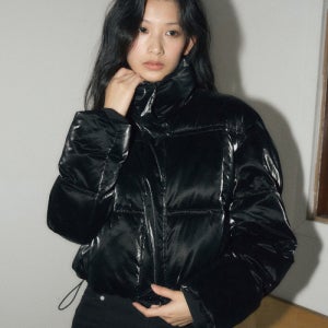 [헬레네파리스] 벨벳티 크롭 웰론 푸퍼 [블랙] 24HPFWWJP002BK