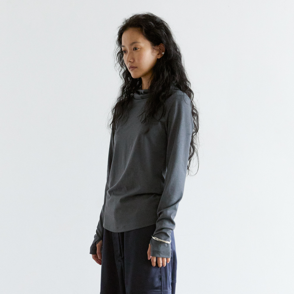 [코르뷔] Base layer hoodie top (Dark gray) 핑거 홀 레이어드 롱슬리브 러닝 바라클라바 이너 후드티 여성 긴팔 티셔츠