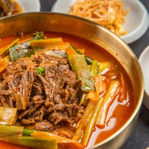 시원 칼칼 재료 듬뿍 육개장 900g(2인분) 1팩