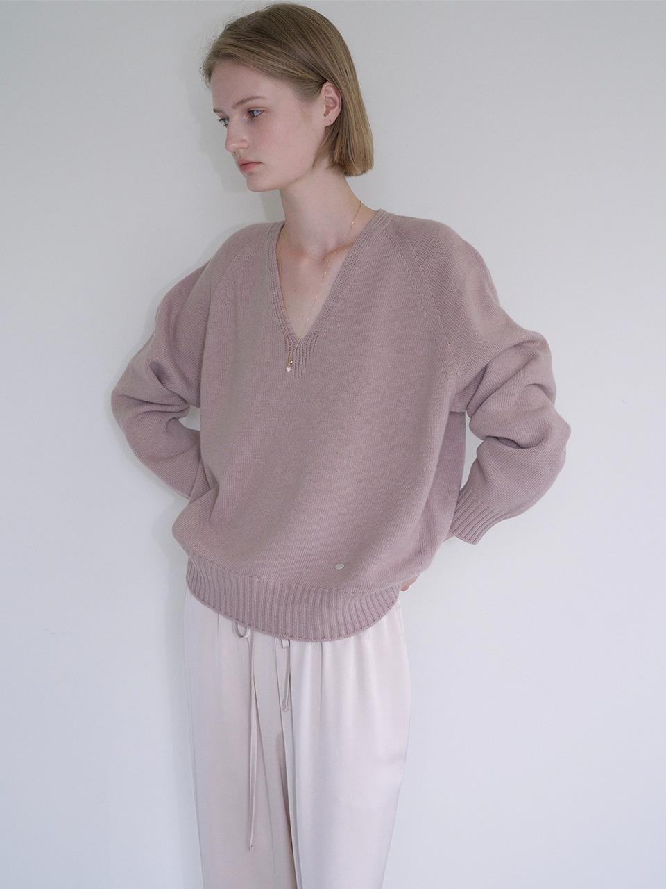 오브베이지 CASH MERINO WOOL V-NECK KNIT MAUVE OD3C2MKN91MPK