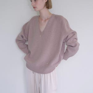 오브베이지 CASH MERINO WOOL V-NECK KNIT MAUVE OD3C2MKN91MPK