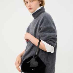 [질스튜어트 뉴욕 액세서리] [반값세일][스텔라] 블랙 퍼 샤이닝 하트참 복조리백 JABA4F403BK