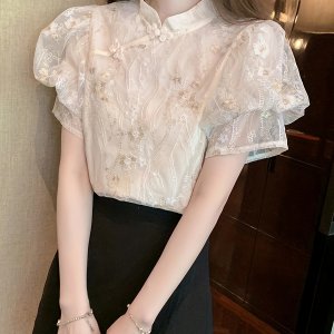 레이스 디테일과 버블 슬리브가 있는 빈티지 스타일 청삼 블라우스 - 통기성 폴리에스테르, 세탁기 사용 가능