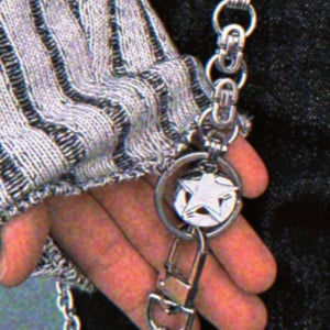 버저비 Star In 4 Hook Keychain