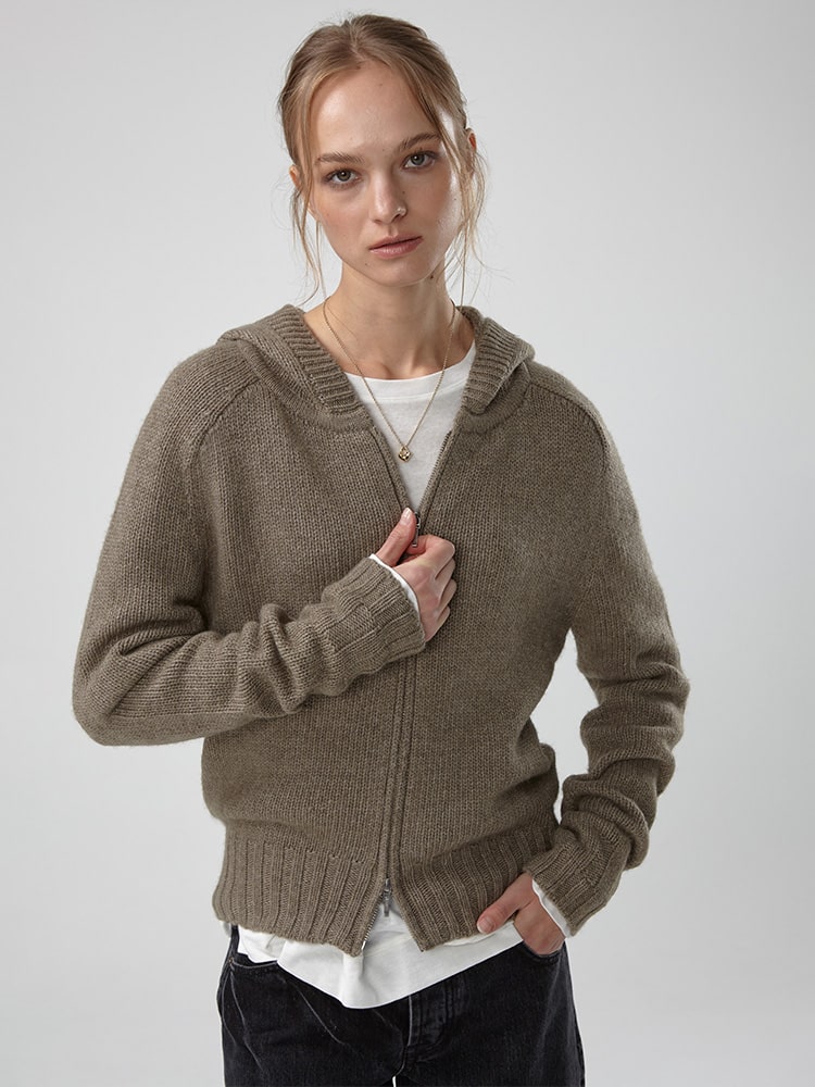 [이안조] HOOD ZIP UP KNITTED CARDIGAN (KHAKI BEIGE) 베이지 2403WCDKN03BE