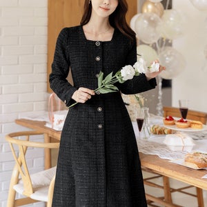 콘로이 버튼 포인트 트위드 플레어 원피스